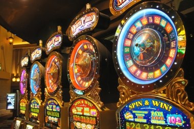 congtogel link mobile app interface showing slot games and live casino options